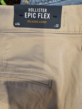Hollister Epic Flex Relaxed Chinos - Tan